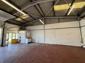 Keen Rd, Cardiff to rent Interior Photo- Image 2 of 6