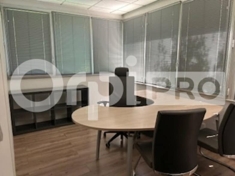 Office in Lissieu to rent - Interior Photo - Image 2 of 9