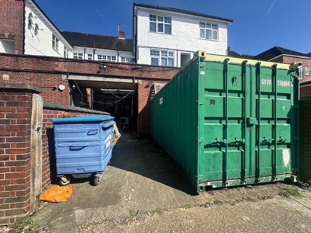 17 Heddon Court Para, Barnet to rent - Building Photo - Image 2 of 2