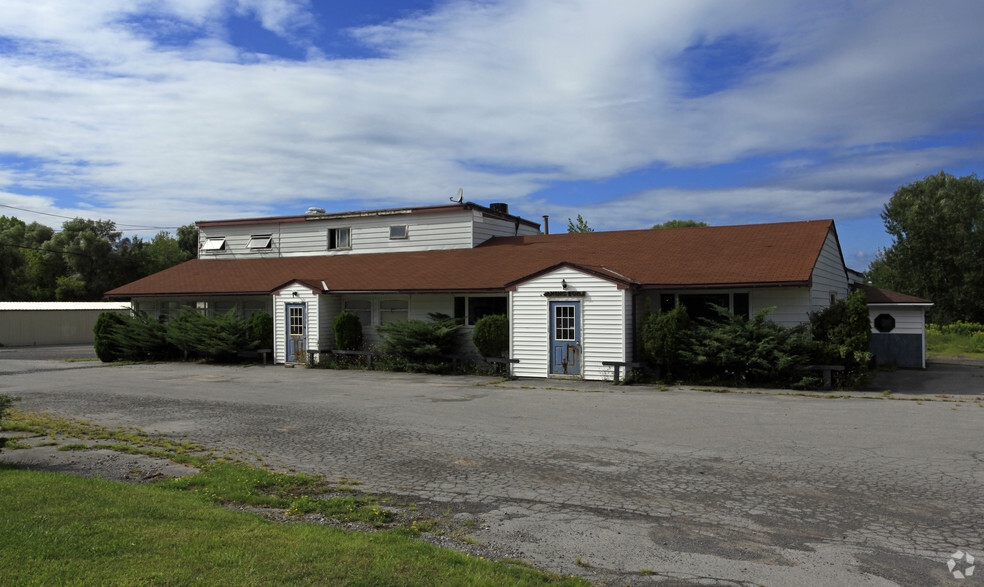 2667 W Seneca Tpke, Canastota, NY for sale - Primary Photo - Image 1 of 1