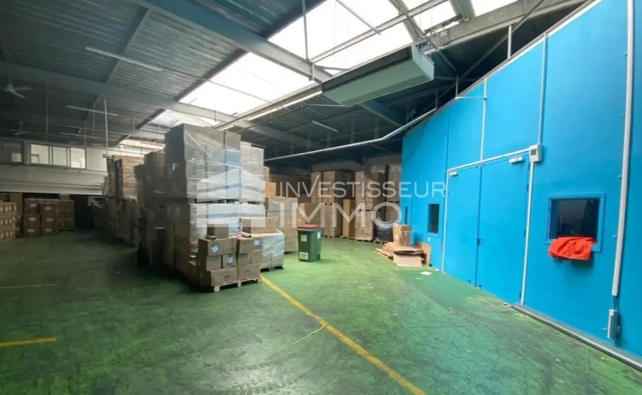 Light Industrial in Montreuil to rent Interior Photo- Image 1 of 6