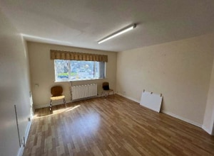 6 Huddersfield Rd, New Mill to rent Interior Photo- Image 1 of 2