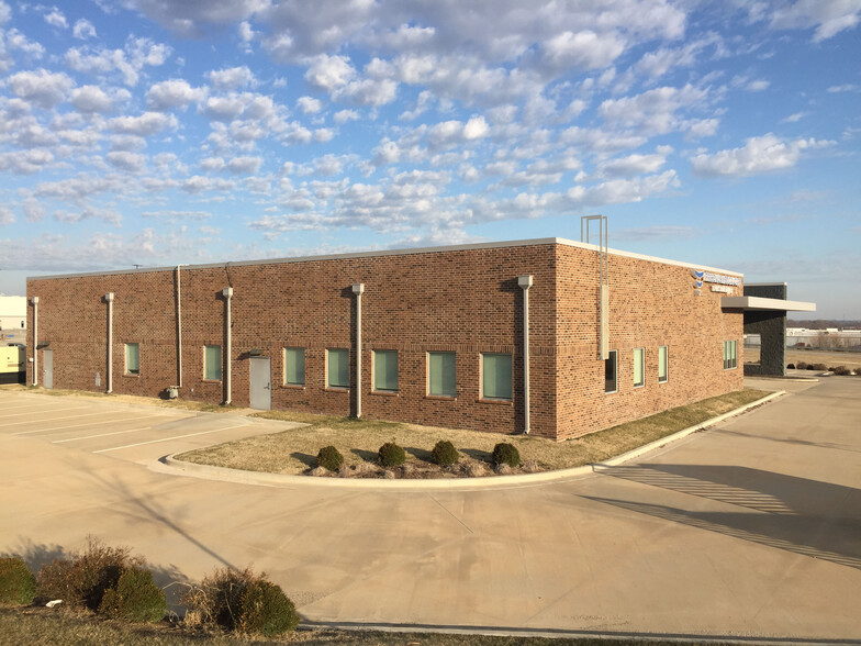 2526 S Main St, Fort Scott, KS for rent - Building Photo - Image 3 of 15