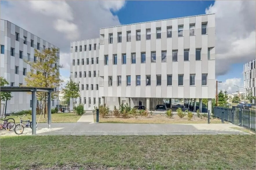 4 Rue Jean Giono, Balma to rent - Building Photo - Image 3 of 11