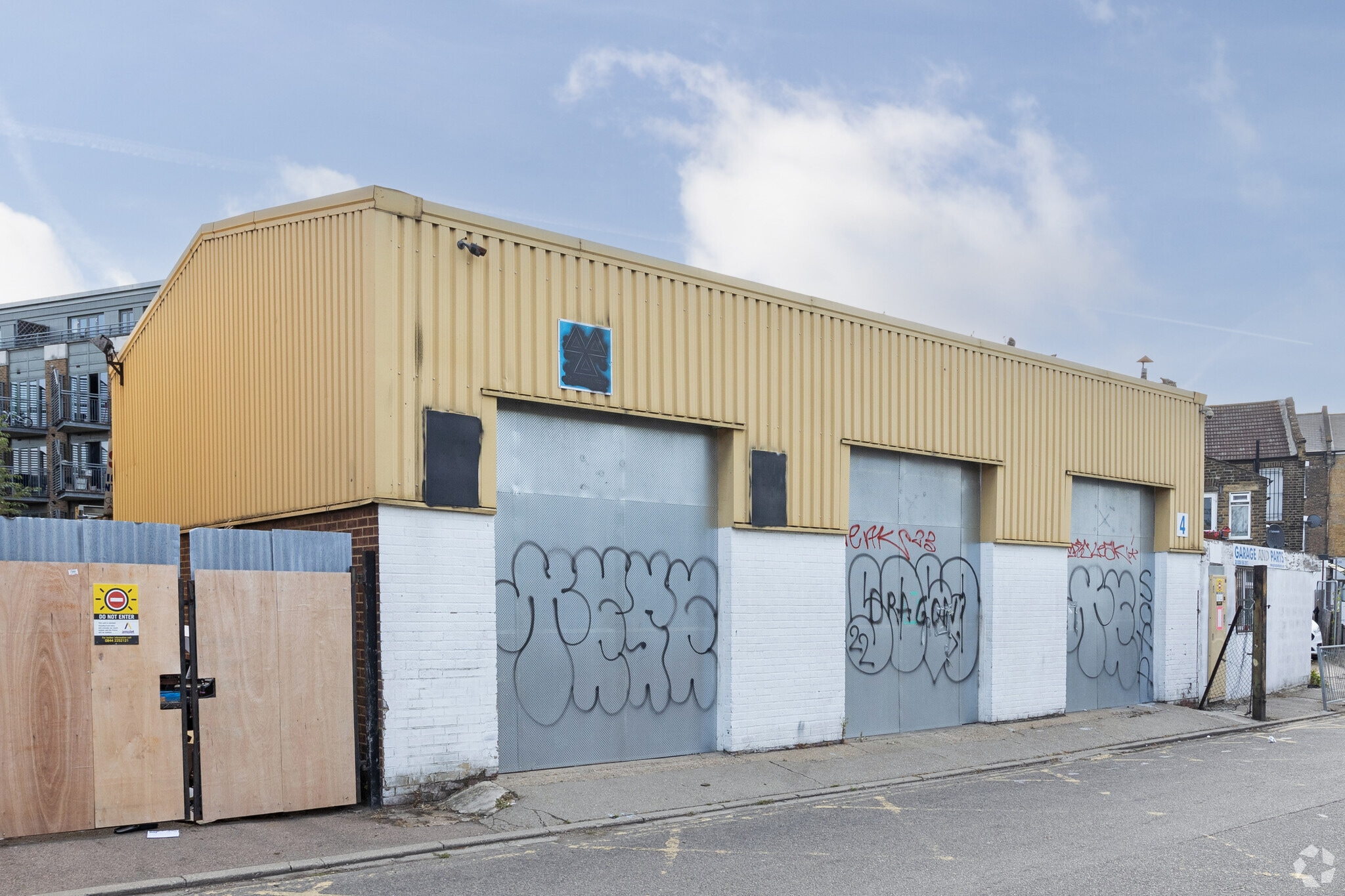 4 Joseph Ray Rd, London to rent Primary Photo- Image 1 of 4