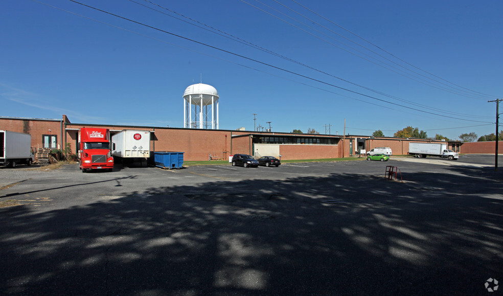 1230-1236 Industrial Ave, Gastonia, NC for rent - Primary Photo - Image 1 of 17