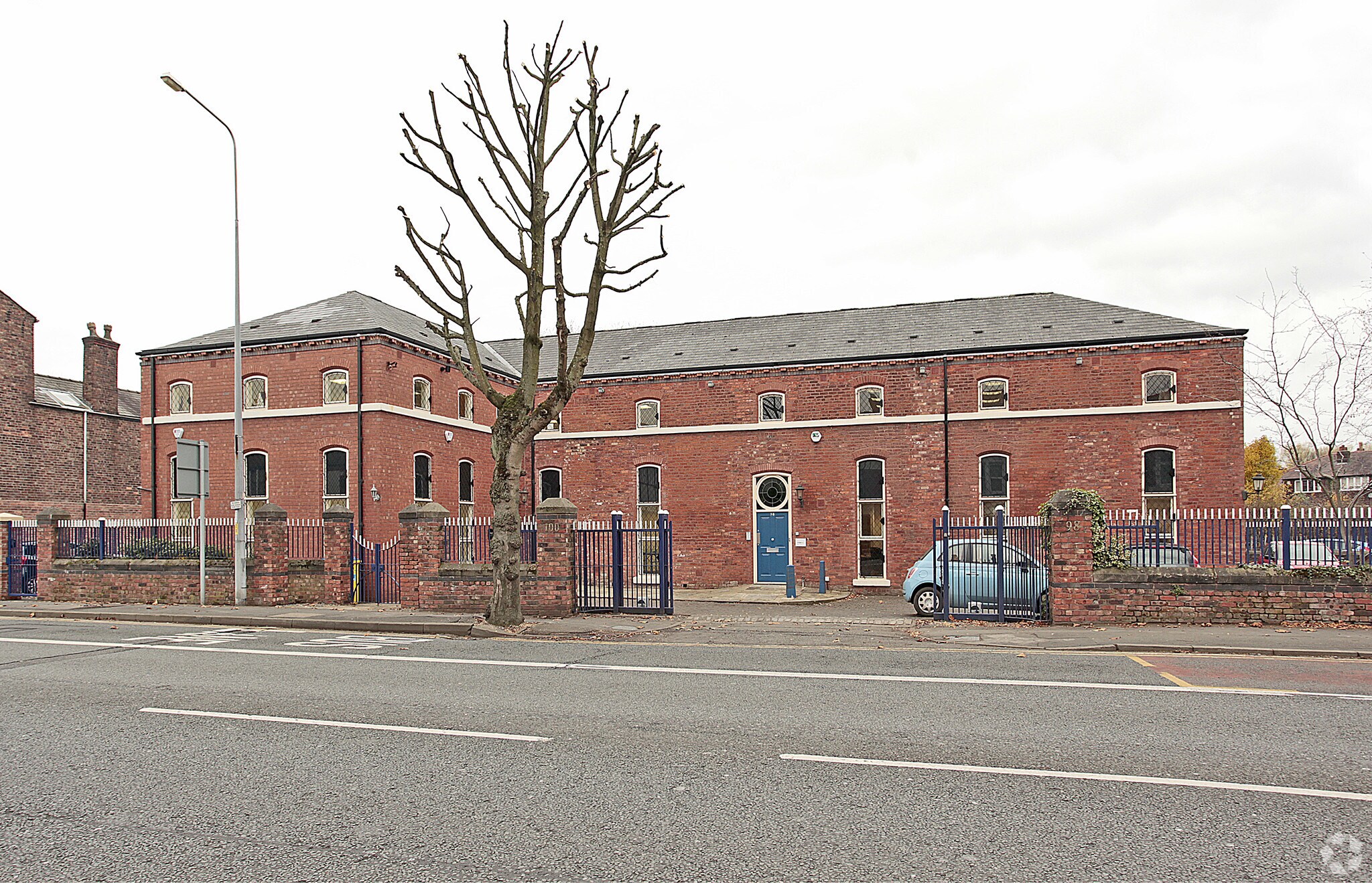 98-100 Wilderspool Causeway, Warrington for sale Primary Photo- Image 1 of 1