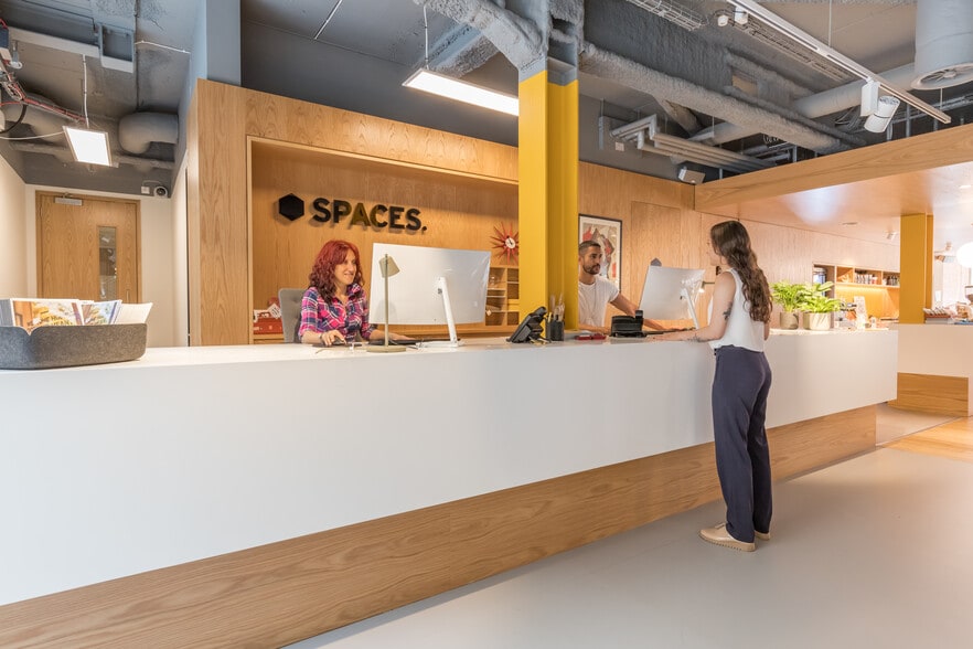 77 Fulham Palace Rd, London to rent - Interior Photo - Image 3 of 22