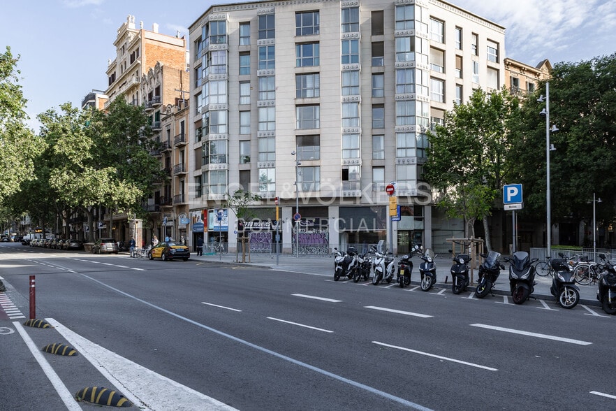 Retail in Barcelona, Barcelona to rent - Building Photo - Image 3 of 8