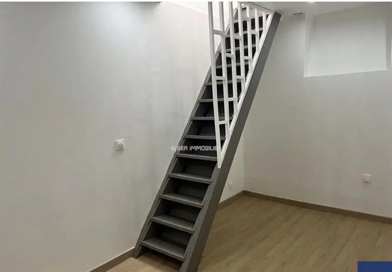Retail in Neuilly-sur-Seine to rent - Interior Photo - Image 2 of 2