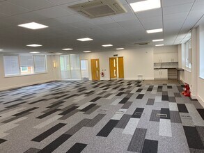 3-3B Opal Dr, Milton Keynes to rent Interior Photo- Image 2 of 2