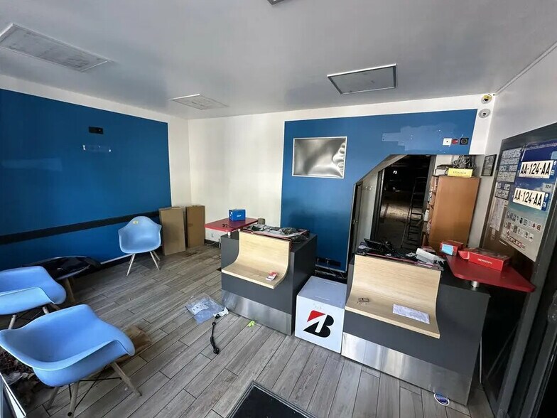 Retail in Maisons-Alfort to rent - Interior Photo - Image 2 of 4
