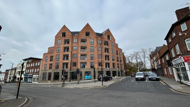 More details for 141-147 High St, Brentwood - Retail to Rent