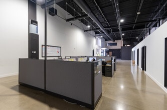 8270-8310 Ch Devonshire, Mt Royal, QC to rent Building Photo- Image 2 of 5