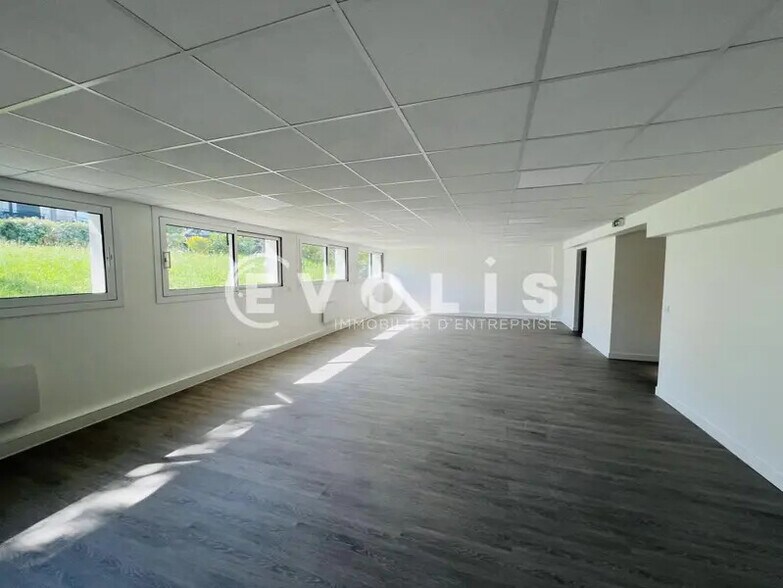 Office in Maisons-Alfort to rent - Interior Photo - Image 2 of 11
