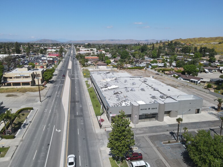 4000 E Florida Ave, Hemet, CA for rent - Building Photo - Image 2 of 11