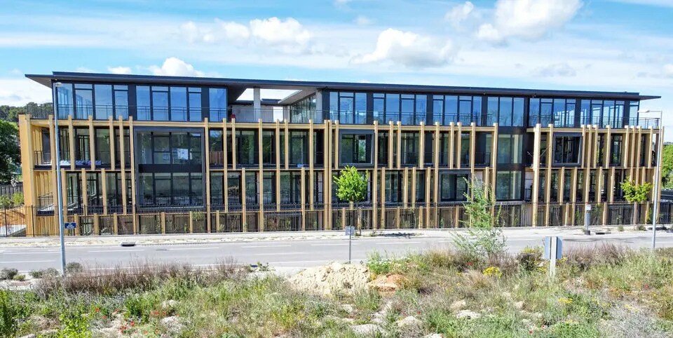 Office in Aix-en-Provence to rent Building Photo- Image 1 of 5