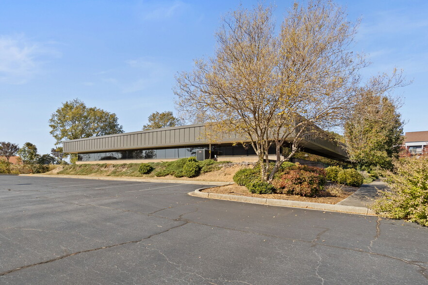 50 Directors Dr, Greenville, SC for rent - Building Photo - Image 2 of 7