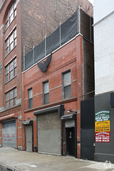 548 & 554 W 28th Street portfolio of 2 properties for sale on LoopNet.co.uk - Primary Photo - Image 2 of 2