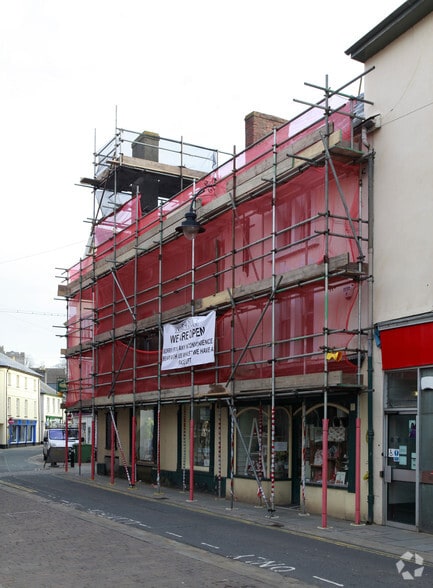 19-20 High St, Brecon to rent - Building Photo - Image 2 of 3