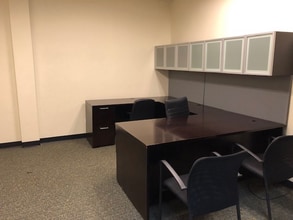 7125 W Gunnison St, Harwood Heights, IL to rent Interior Photo- Image 2 of 5