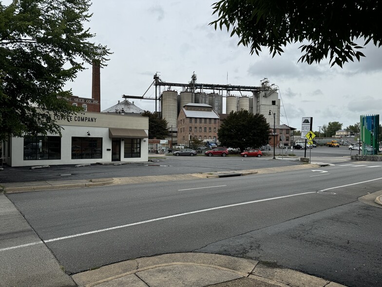 425 N Main St, Harrisonburg, VA for rent - Building Photo - Image 3 of 12