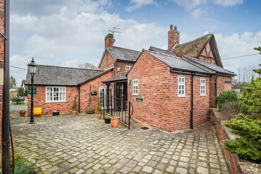 Warrington Rd, Northwich for sale - Primary Photo - Image 1 of 1