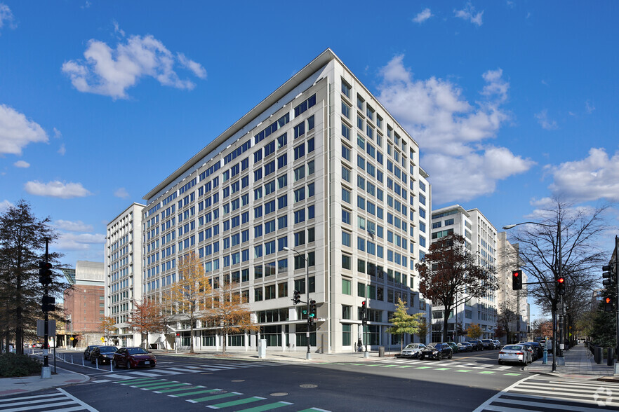 375 E St SW, Washington, DC for rent - Building Photo - Image 2 of 12