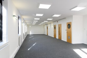 3-7 Canon Harnett Ct, Milton Keynes to rent Interior Photo- Image 1 of 4