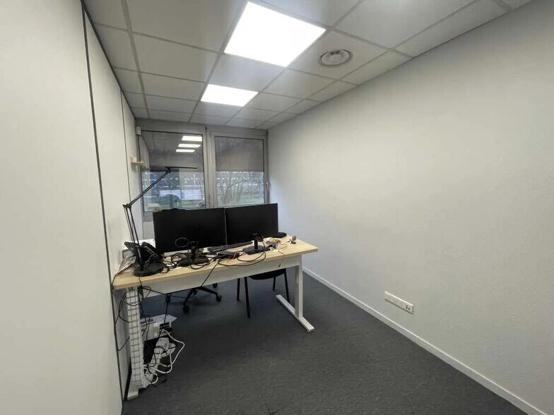 Office in Bruges to rent - Interior Photo - Image 3 of 4