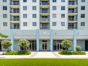 8175 NW 107th Ave, Doral, FL to rent Interior Photo- Image 1 of 6