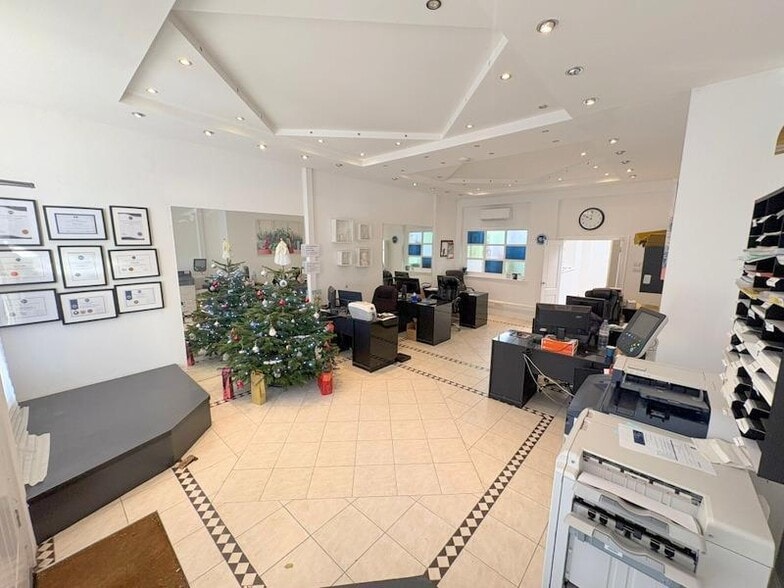 146 South Ealing Rd, London for sale - Building Photo - Image 2 of 9