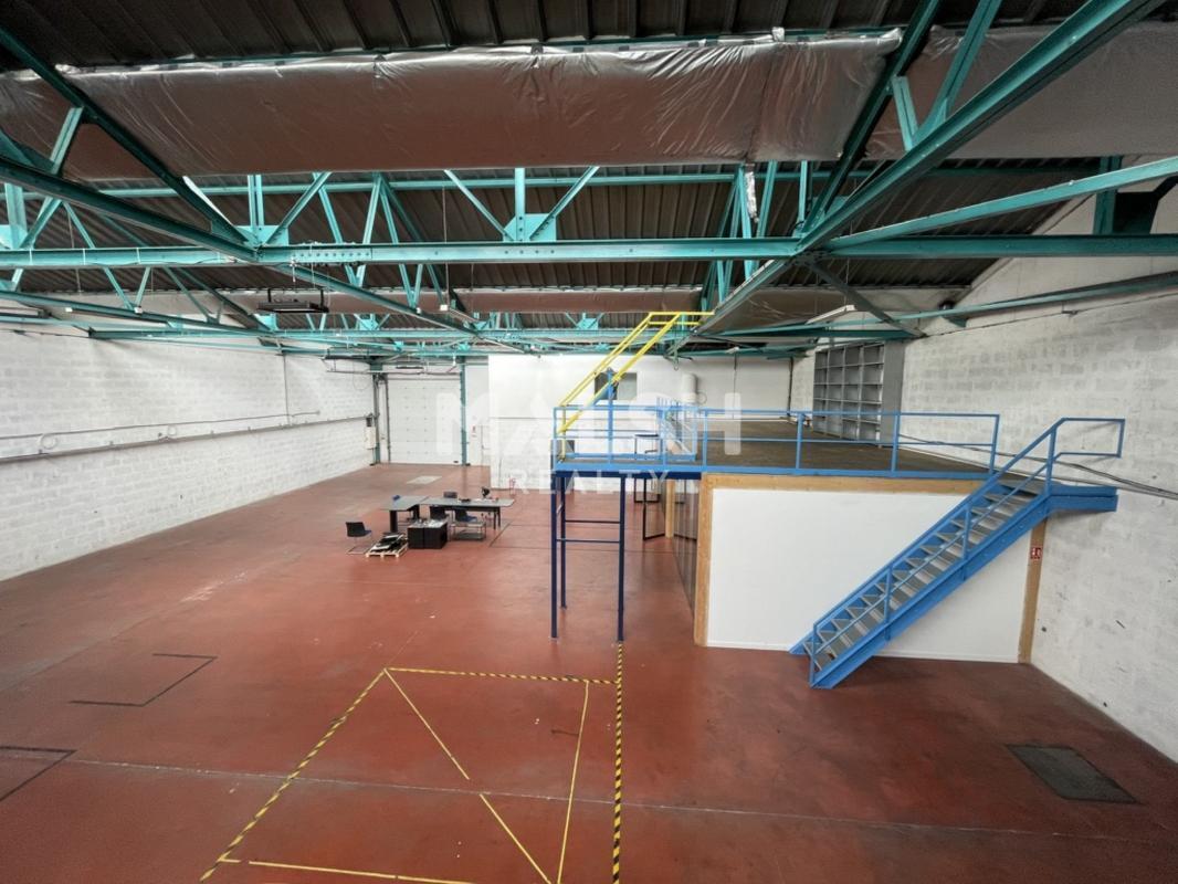 Light Industrial in Villeurbanne to rent Building Photo- Image 1 of 15