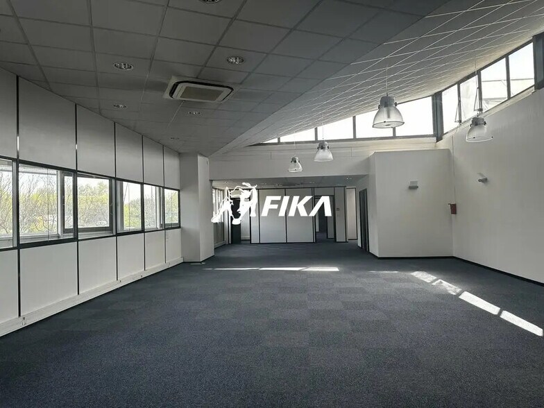 Light Industrial in Toulouse to rent - Interior Photo - Image 1 of 17