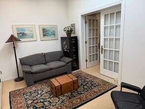 45 E Putnam Ave, Greenwich, CT to rent Interior Photo- Image 1 of 5