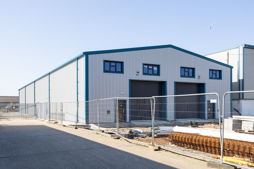 1 Fort Rd, Littlehampton to rent - Primary Photo - Image 1 of 6