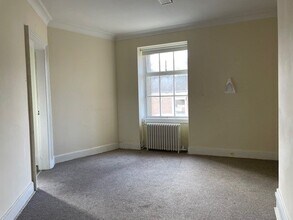 1 The Cross, Kilmarnock for rent Interior Photo- Image 1 of 5