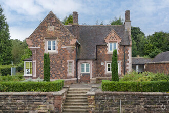 University Dr, Newcastle Under Lyme for rent Building Photo- Image 1 of 9