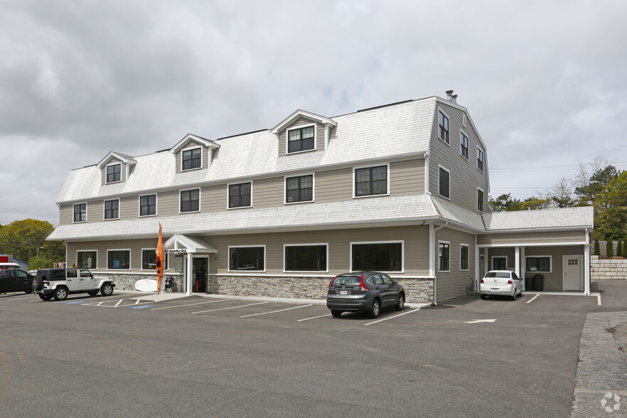 802 Macarthur Blvd, Pocasset, MA for sale - Primary Photo - Image 1 of 5