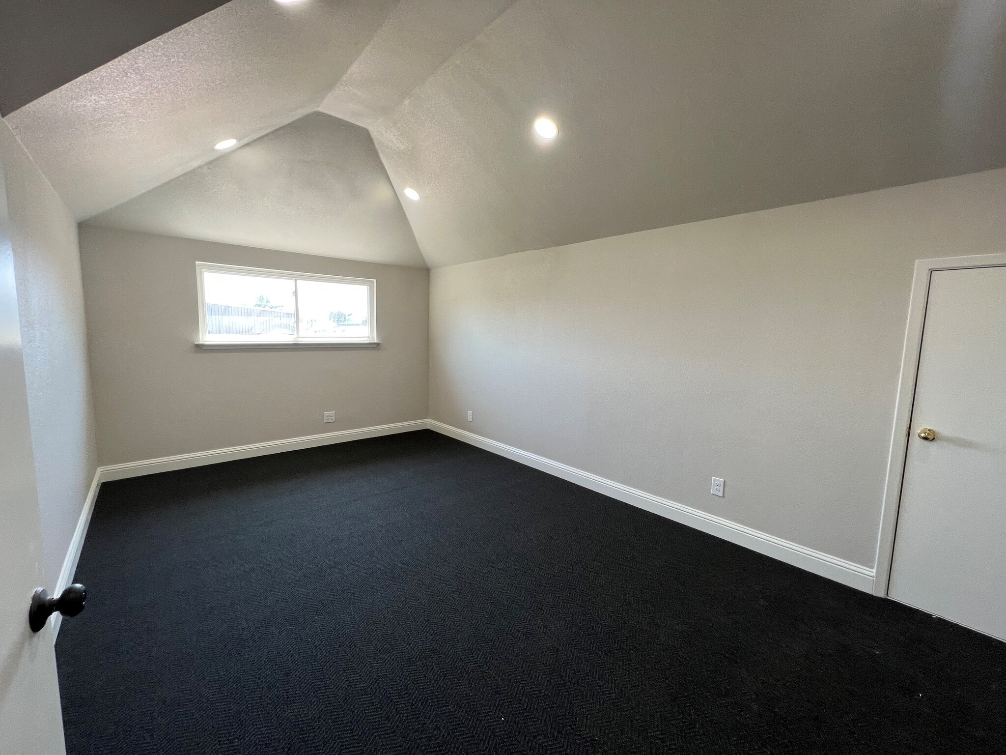 2312 School Ln, Bedford, TX to rent Interior Photo- Image 1 of 1