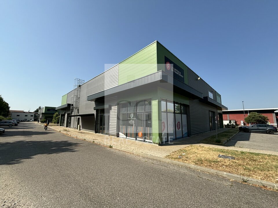 2 Rue Des Vanneaux Huppés, Bourgoin-Jallieu to rent Building Photo- Image 1 of 9