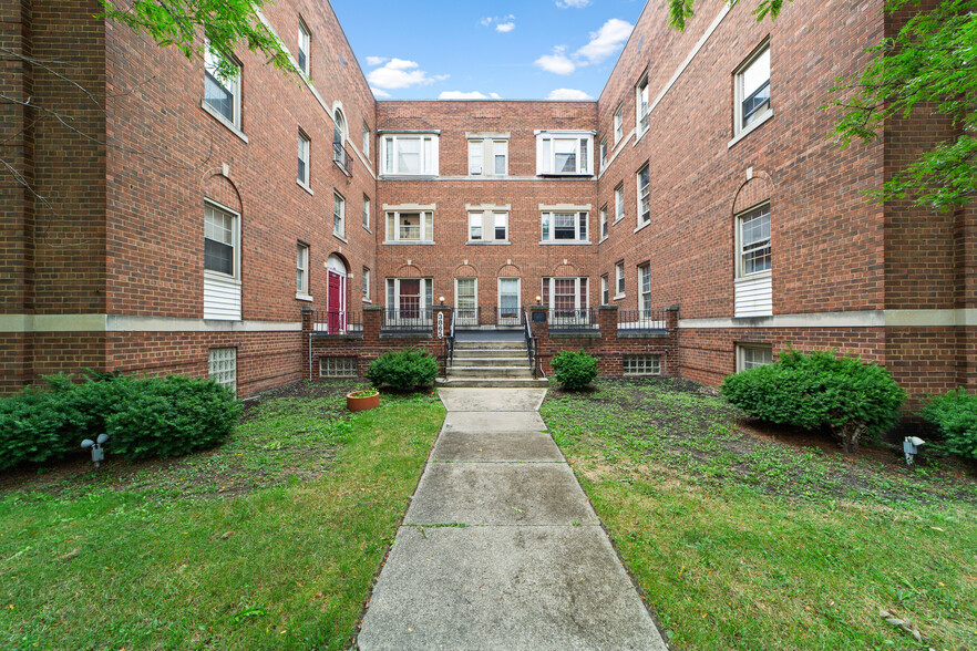 41 Units | 2 Brick Apt Buildings in CLE portfolio of 2 properties for sale on LoopNet.co.uk - Building Photo - Image 1 of 52