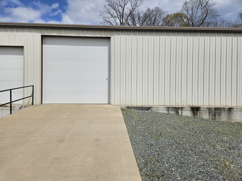 10490 N NC Highway 150, Clemmons, NC for rent - Building Photo - Image 1 of 12