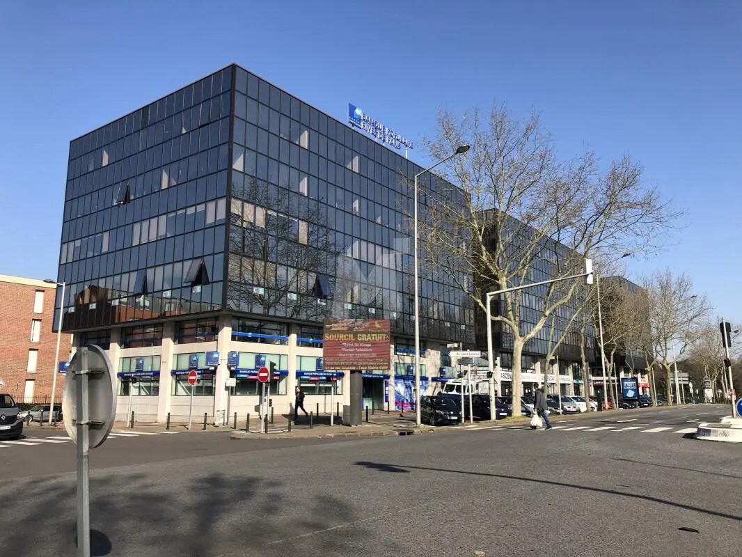 Retail in Évry-Courcouronnes to rent Building Photo- Image 1 of 8