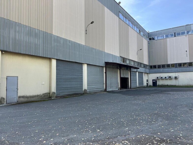 Industrial in Garges-lès-Gonesse to rent - Building Photo - Image 3 of 8