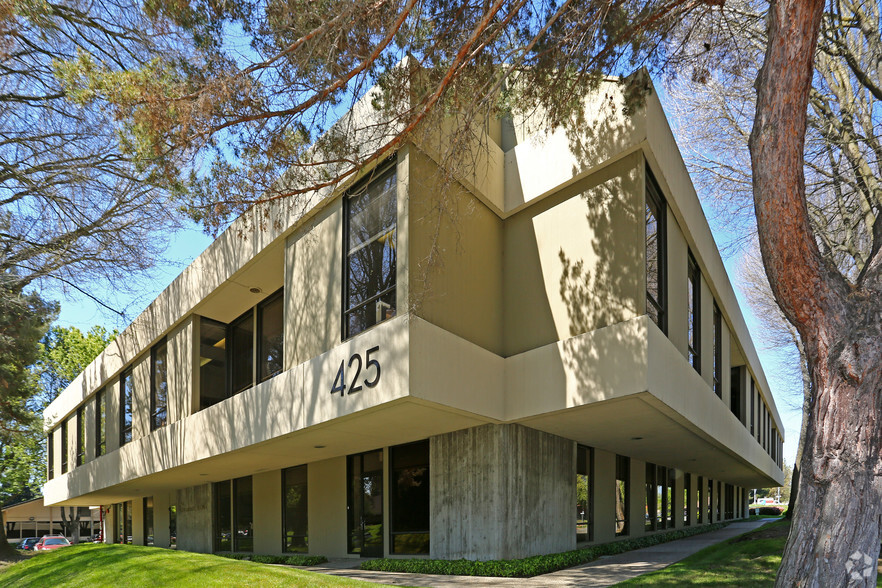 425 University Ave, Sacramento, CA for rent - Building Photo - Image 2 of 3