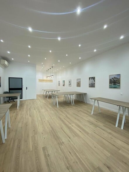Retail in Marseille to rent - Interior Photo - Image 3 of 5