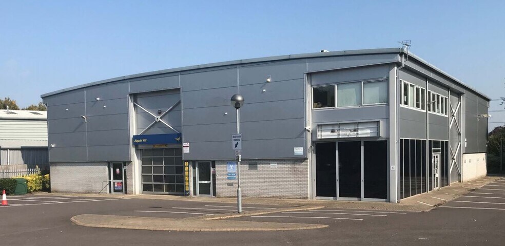 Methuen Park, Chippenham for sale - Primary Photo - Image 1 of 1