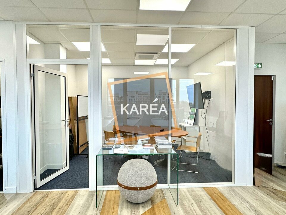 Office in Chessy for sale Interior Photo- Image 1 of 6