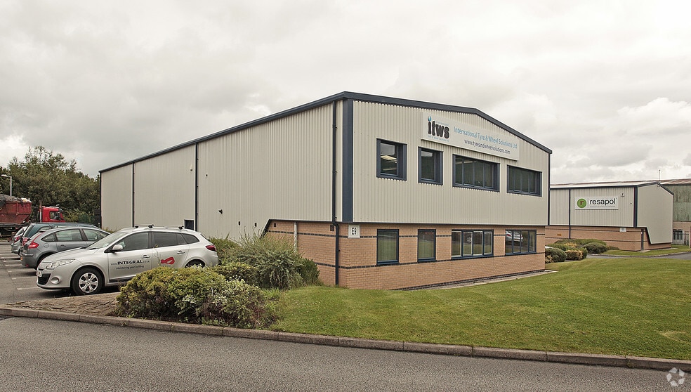 Aspul Court, Walter Leigh Way, Leigh to rent - Building Photo - Image 3 of 4